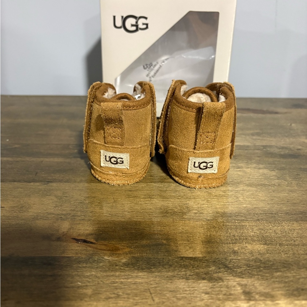 UGG infant boots ; chestnut brown size 4/5 ages 12 - 18 months - Picture 3 of 5